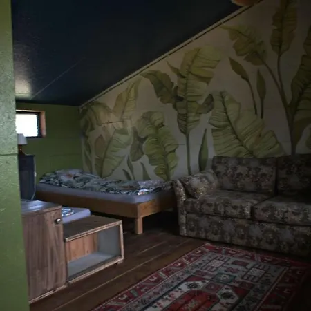 Sargarigo Elmenyhaz Homestay *